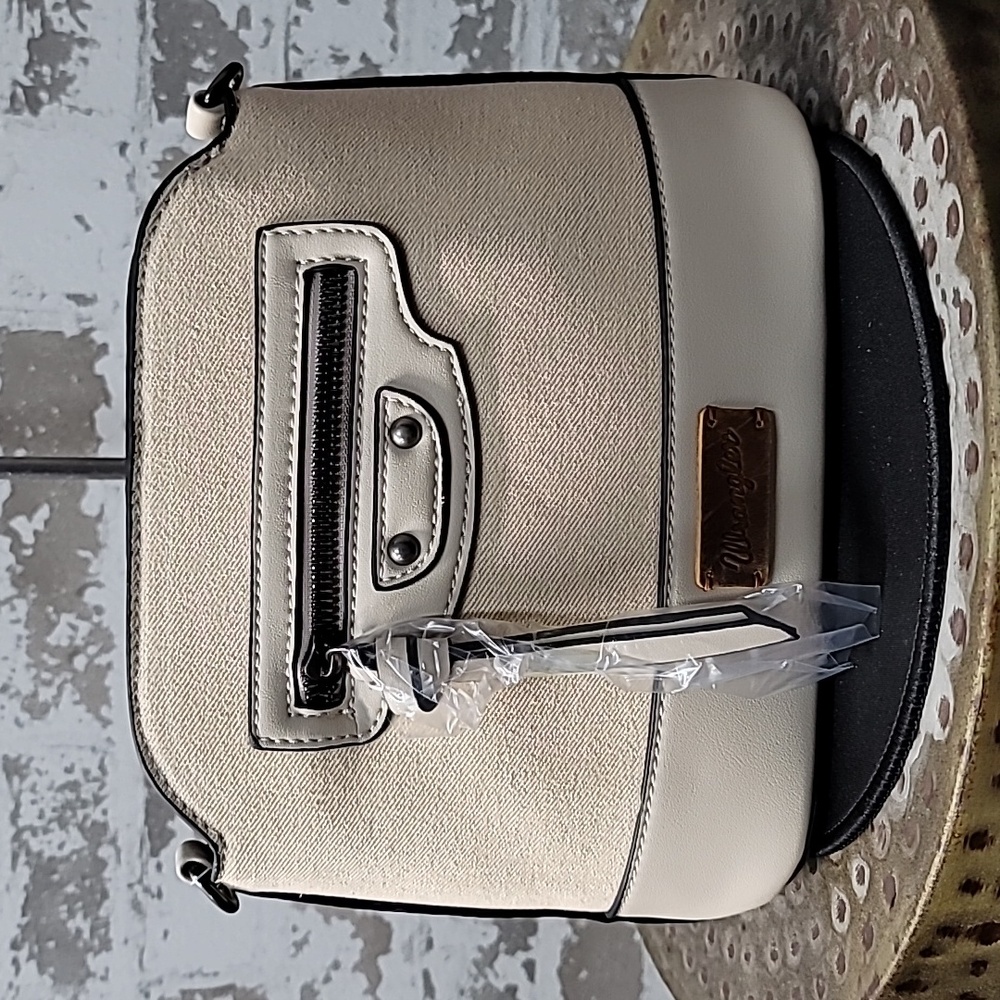 Wrangler Cream and Black Crossbody Bag